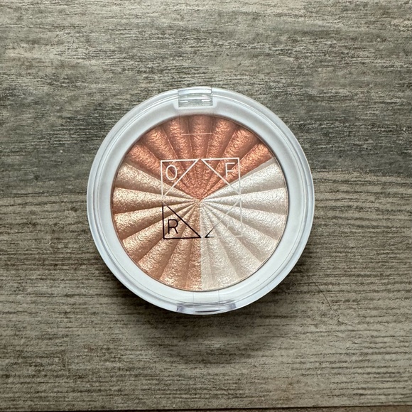 Ofra x Nikkie Tutorials "Everglow" highlighter - Picture 4 of 6